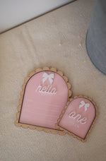 Load image into Gallery viewer, Bow Annoucement Plaque
